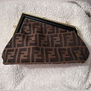 Chic and cute Fendi bag almost new